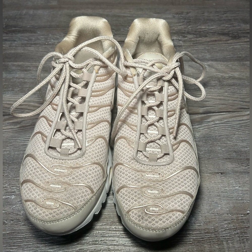Nike Air Max Plus Cream Sneakers | Women’s Size 7